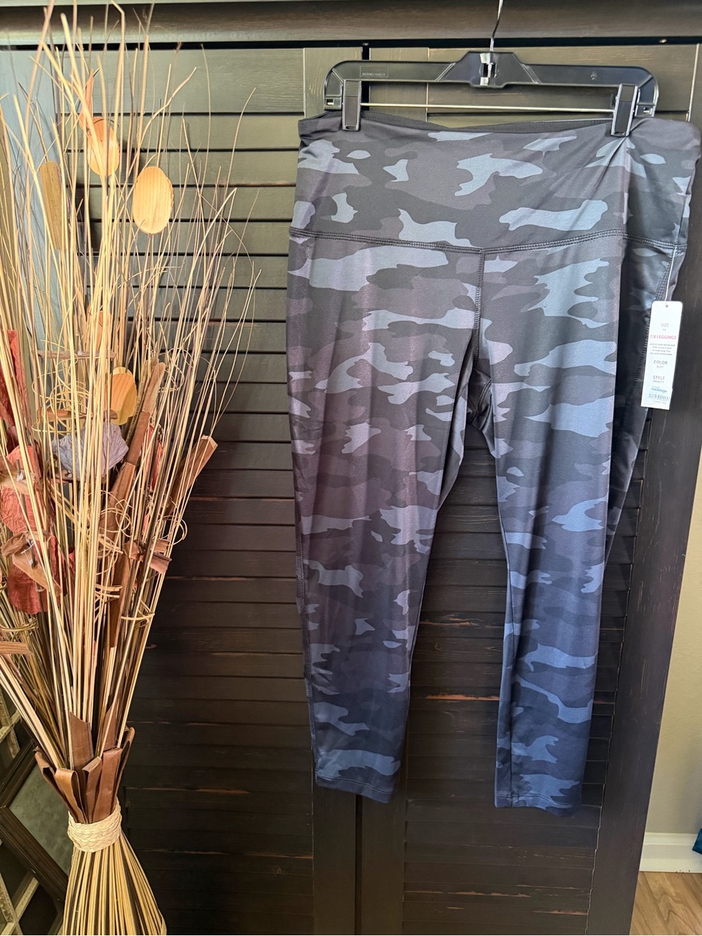 VOGO Athletica Women's Black & Gray Camo High-Rise Leggings